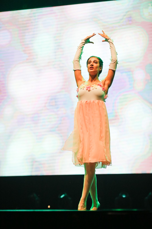 Tribe Dance Hold Your Dream 